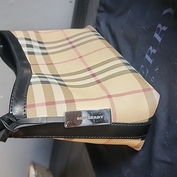 Burberry Beige/Black House Check PVC and Patent Leather Baguette Bag. Pre-Loved - Picture 2 of 6